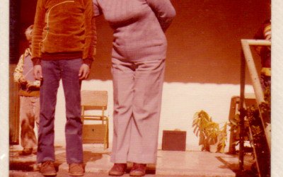 על מדרגות בית הספר