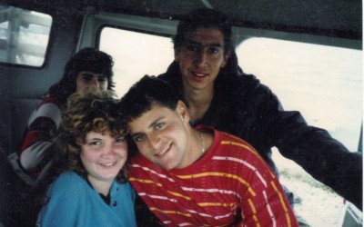 עם החברה עדי