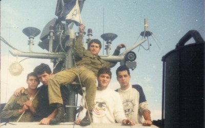 עם חברים על הספינה